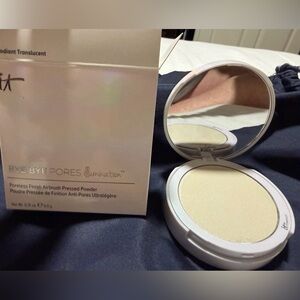 It Cosmetics Bye Bye Pores Illuminating Pressed Powder - Radiant Translucent